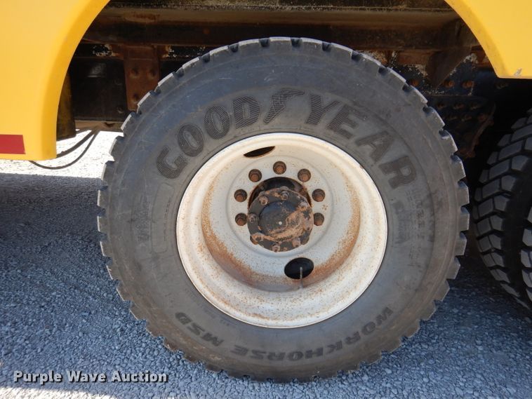 image for item KH9108 2011 International 7500  digger derrick truck