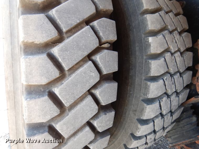 image for item KH9108 2011 International 7500  digger derrick truck