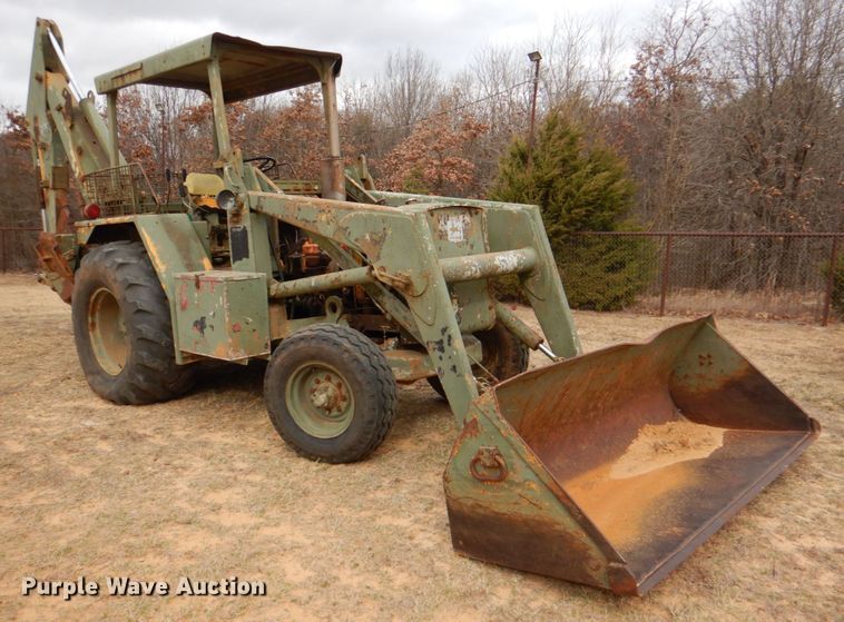 image for item KQ9611 1976 John Deere 410  backhoe