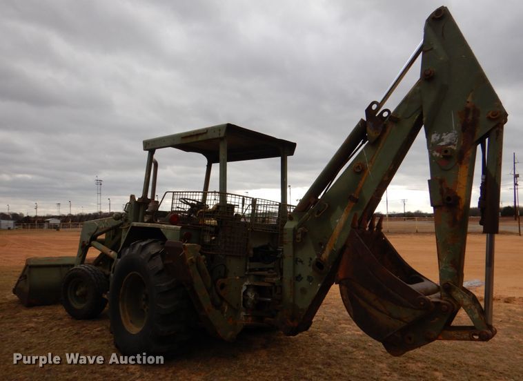 image for item KQ9611 1976 John Deere 410  backhoe