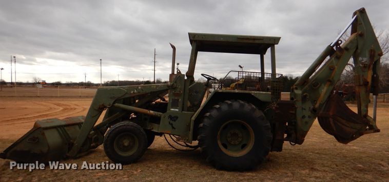 image for item KQ9611 1976 John Deere 410  backhoe