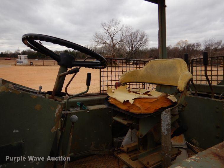 image for item KQ9611 1976 John Deere 410  backhoe