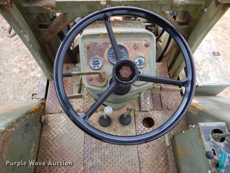 image for item KQ9611 1976 John Deere 410  backhoe