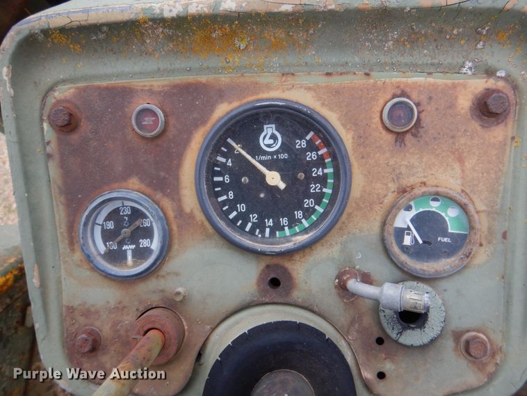 image for item KQ9611 1976 John Deere 410  backhoe