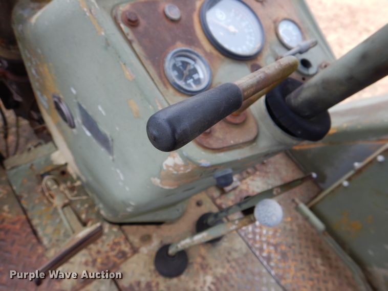 image for item KQ9611 1976 John Deere 410  backhoe