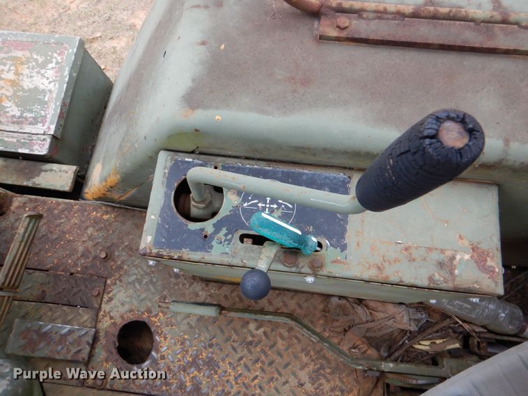 image for item KQ9611 1976 John Deere 410  backhoe