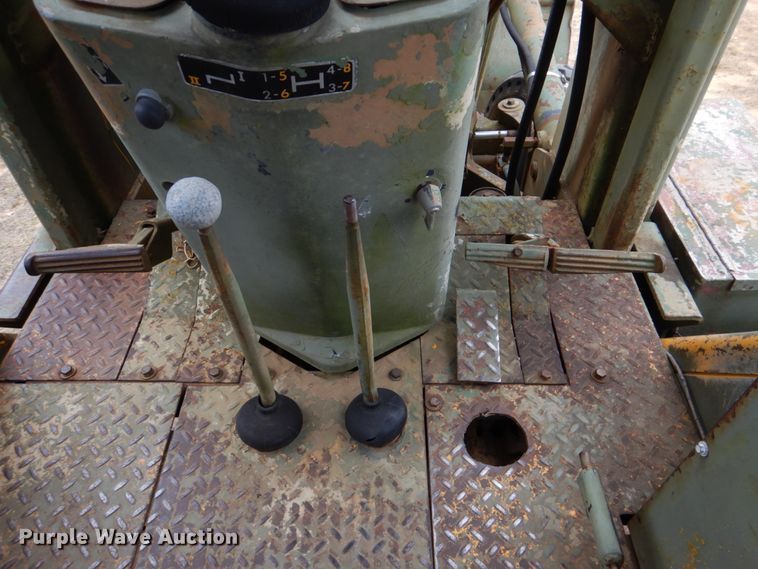 image for item KQ9611 1976 John Deere 410  backhoe