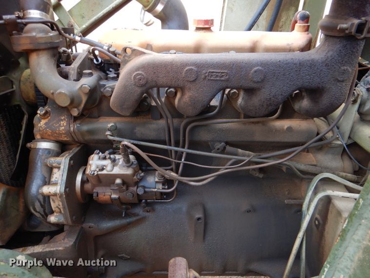 image for item KQ9611 1976 John Deere 410  backhoe