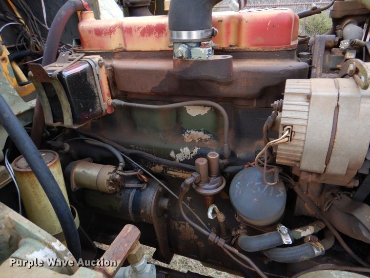 image for item KQ9611 1976 John Deere 410  backhoe