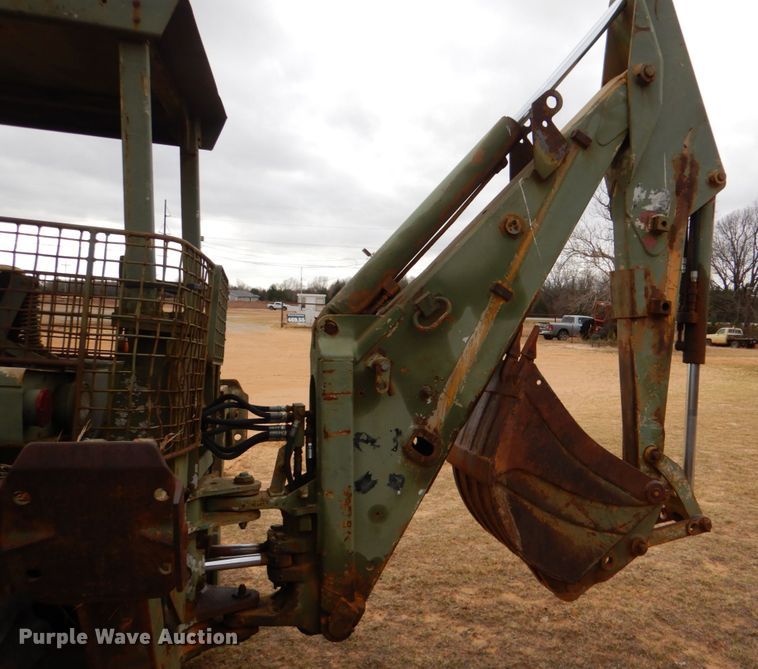 image for item KQ9611 1976 John Deere 410  backhoe