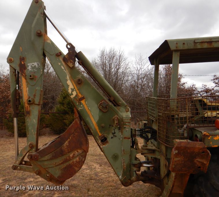 image for item KQ9611 1976 John Deere 410  backhoe