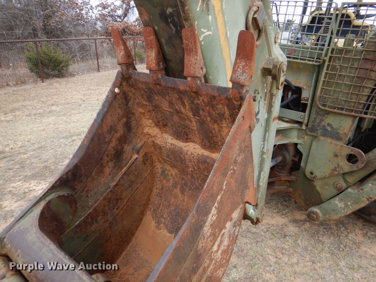 image for item KQ9611 1976 John Deere 410  backhoe
