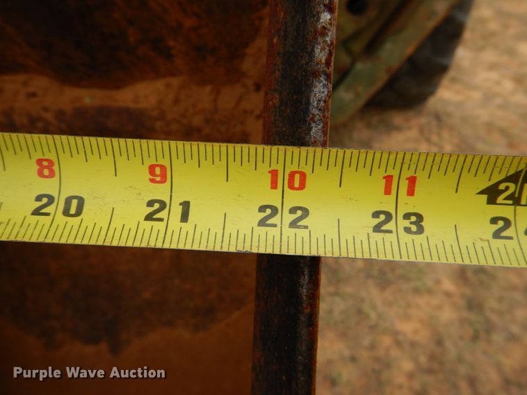 image for item KQ9611 1976 John Deere 410  backhoe