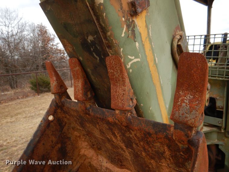 image for item KQ9611 1976 John Deere 410  backhoe