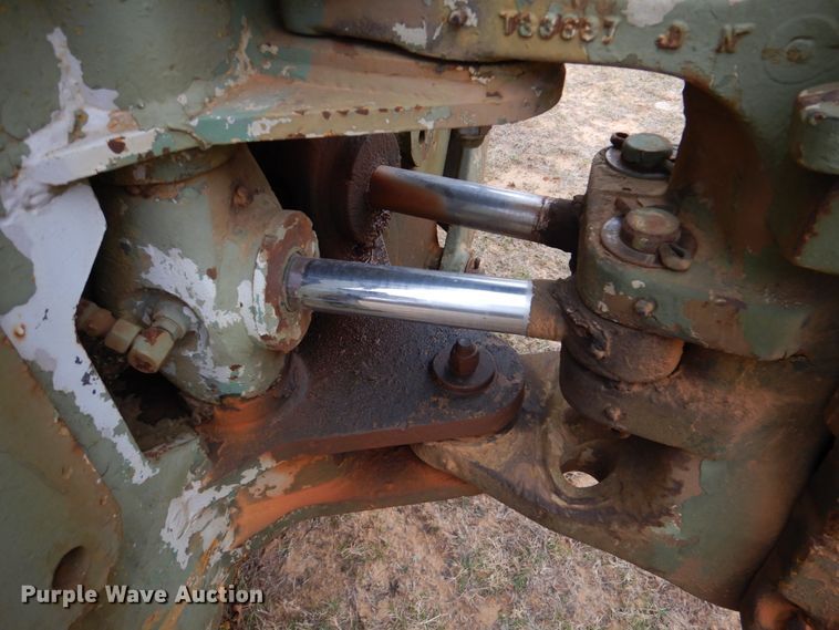 image for item KQ9611 1976 John Deere 410  backhoe