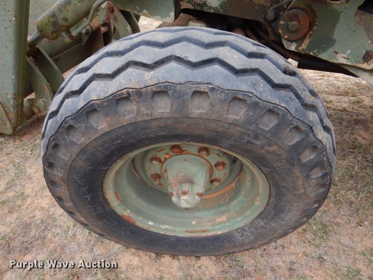 image for item KQ9611 1976 John Deere 410  backhoe