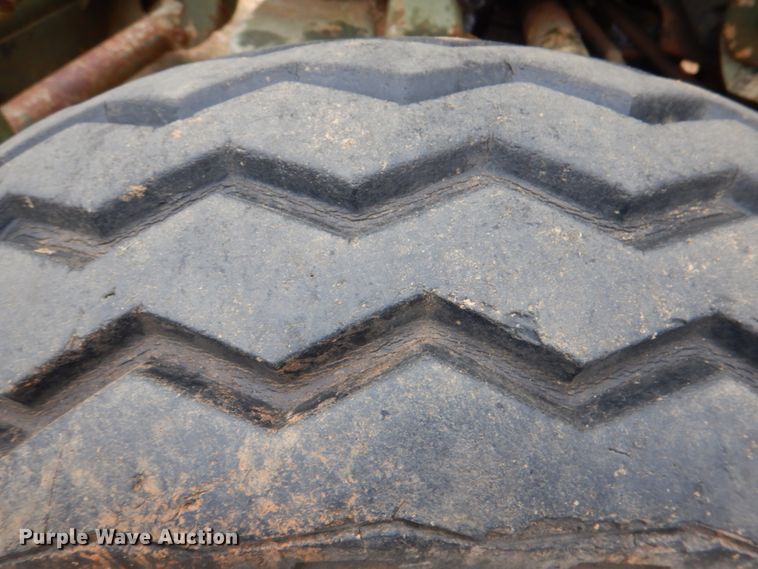 image for item KQ9611 1976 John Deere 410  backhoe