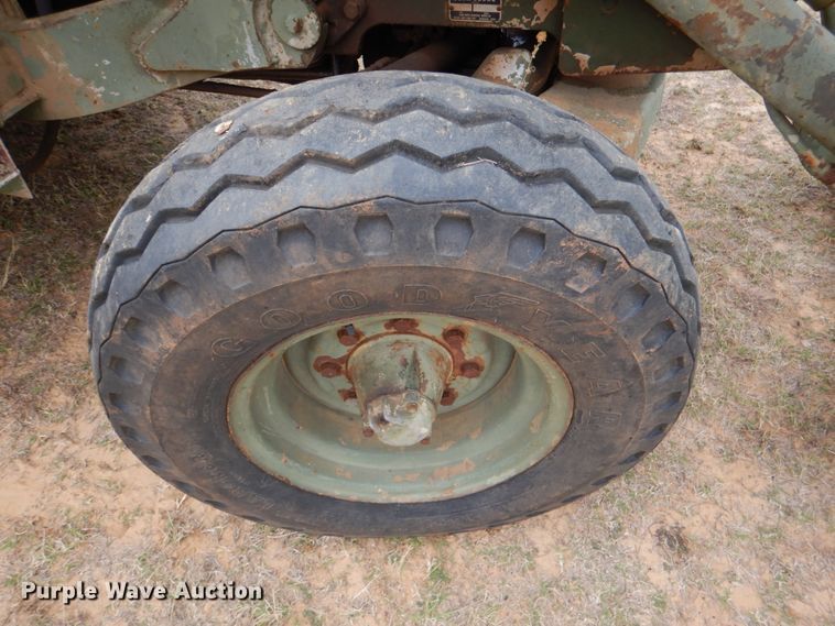 image for item KQ9611 1976 John Deere 410  backhoe