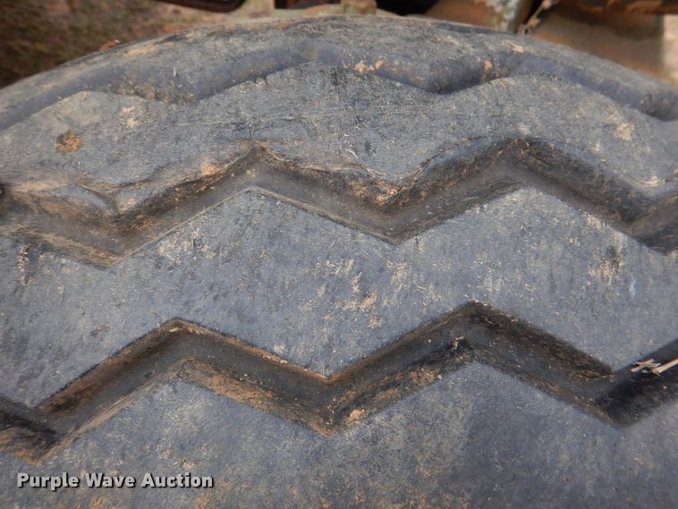 image for item KQ9611 1976 John Deere 410  backhoe