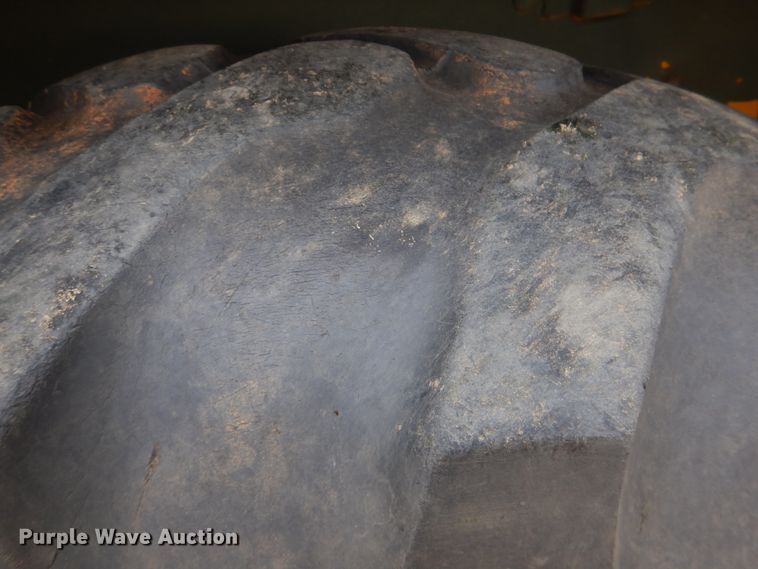 image for item KQ9611 1976 John Deere 410  backhoe