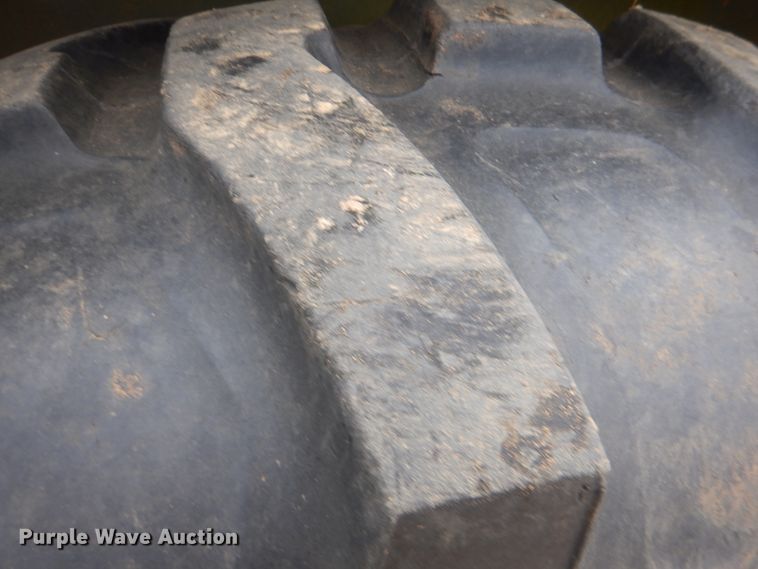 image for item KQ9611 1976 John Deere 410  backhoe