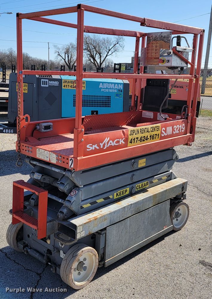image for item KN9559 Skyjack SJIII 3219  scissor lift