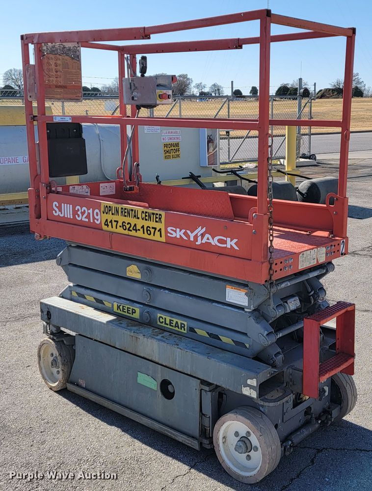 image for item KN9559 Skyjack SJIII 3219  scissor lift