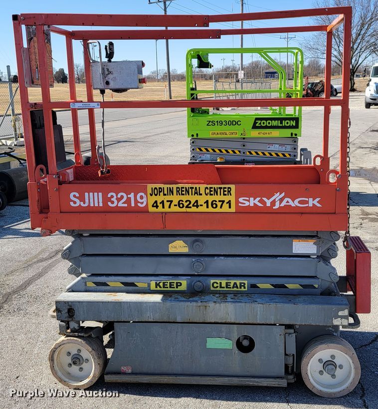 image for item KN9559 Skyjack SJIII 3219  scissor lift