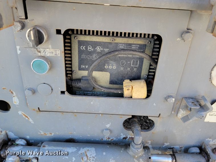 image for item KN9559 Skyjack SJIII 3219  scissor lift