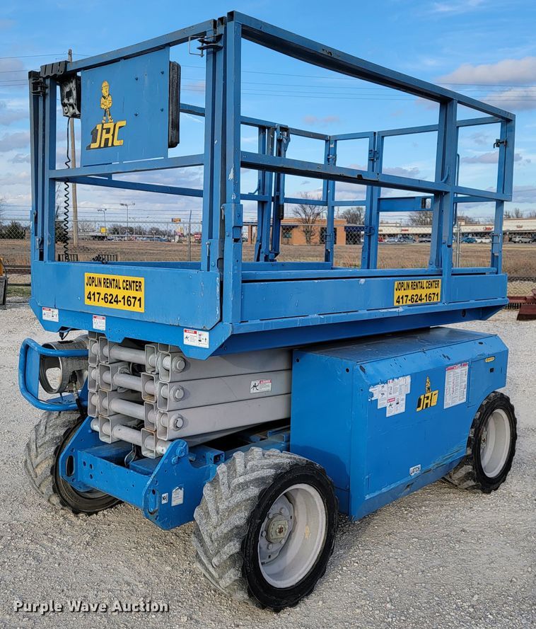 image for item KN9578 2006 Genie 2668 RT  scissor lift