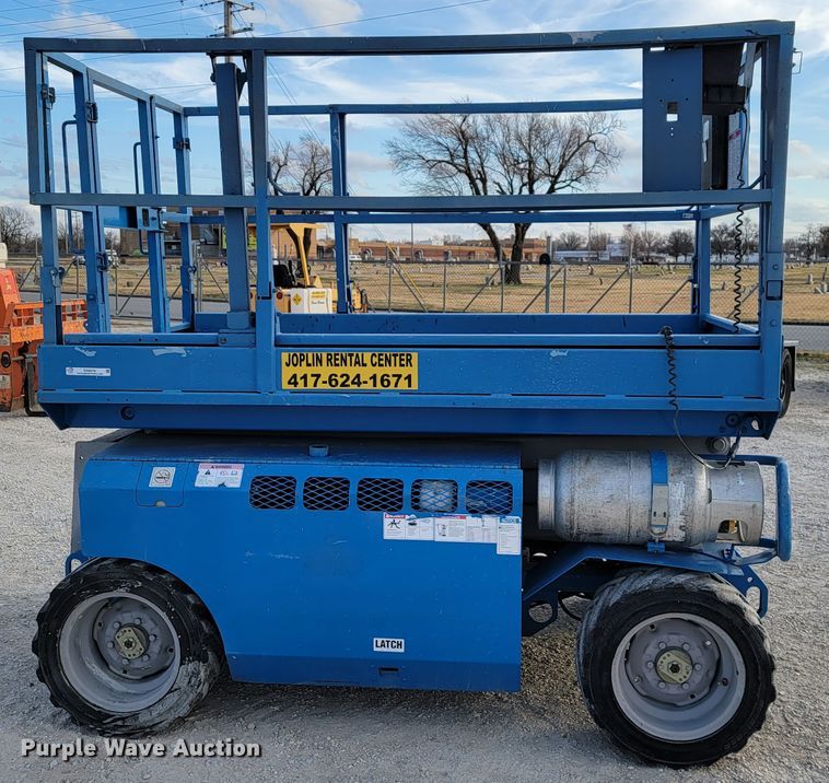 image for item KN9578 2006 Genie 2668 RT  scissor lift