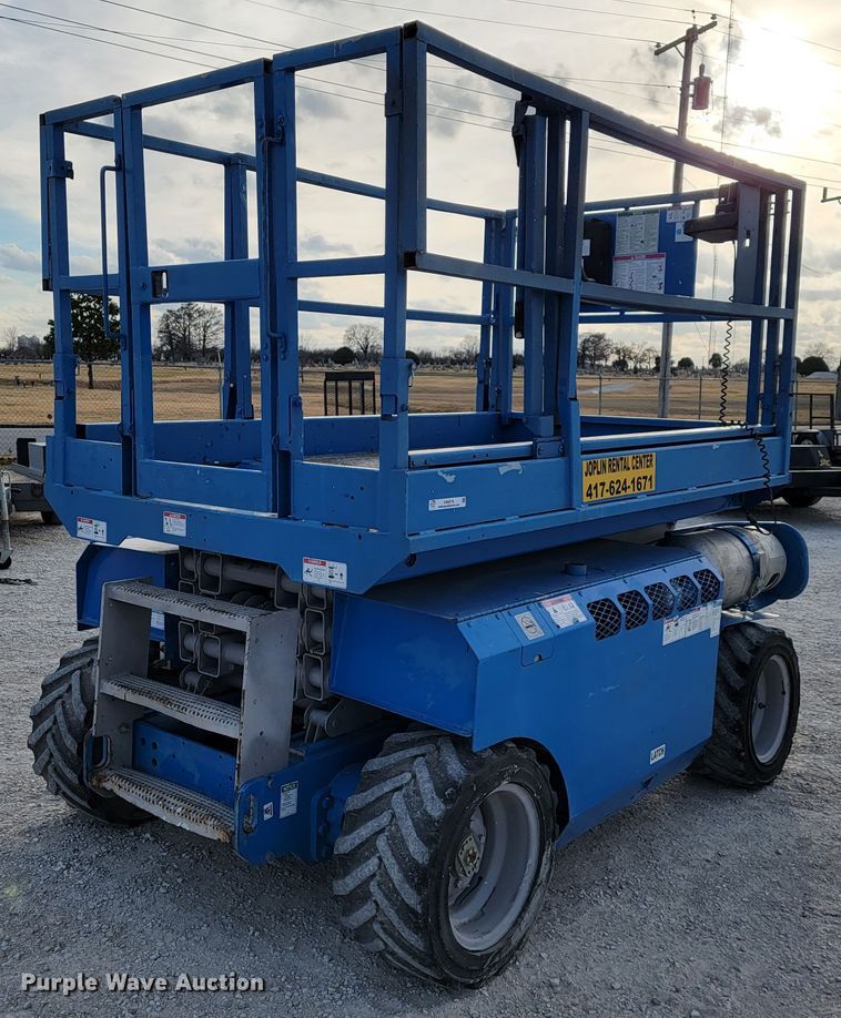 image for item KN9578 2006 Genie 2668 RT  scissor lift