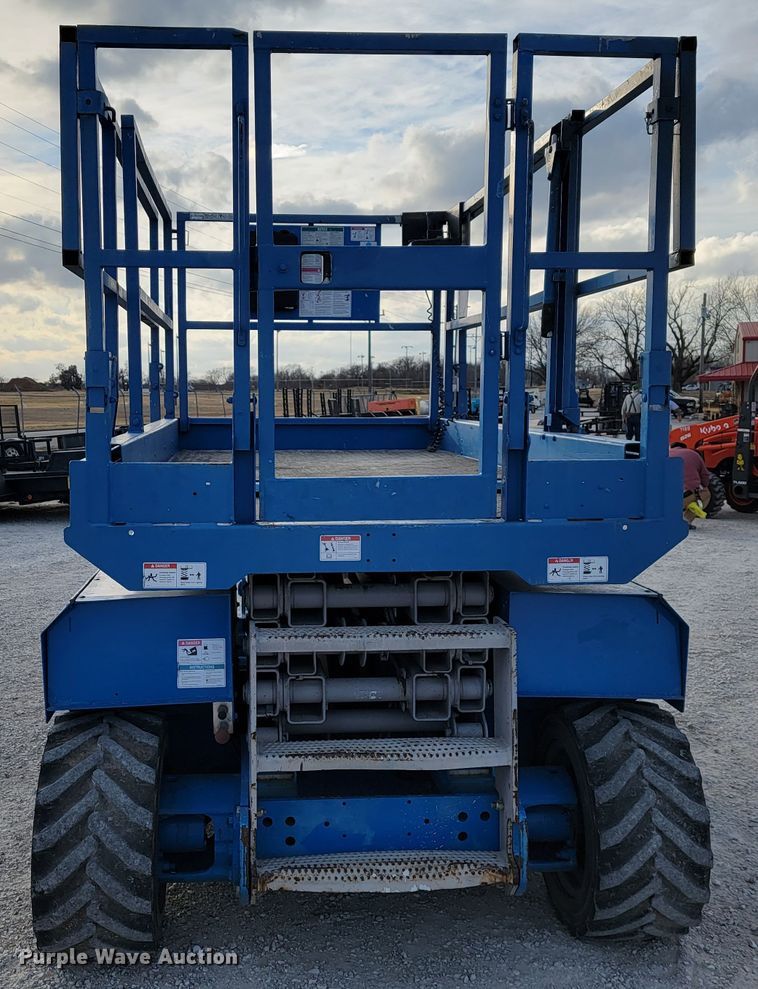 image for item KN9578 2006 Genie 2668 RT  scissor lift