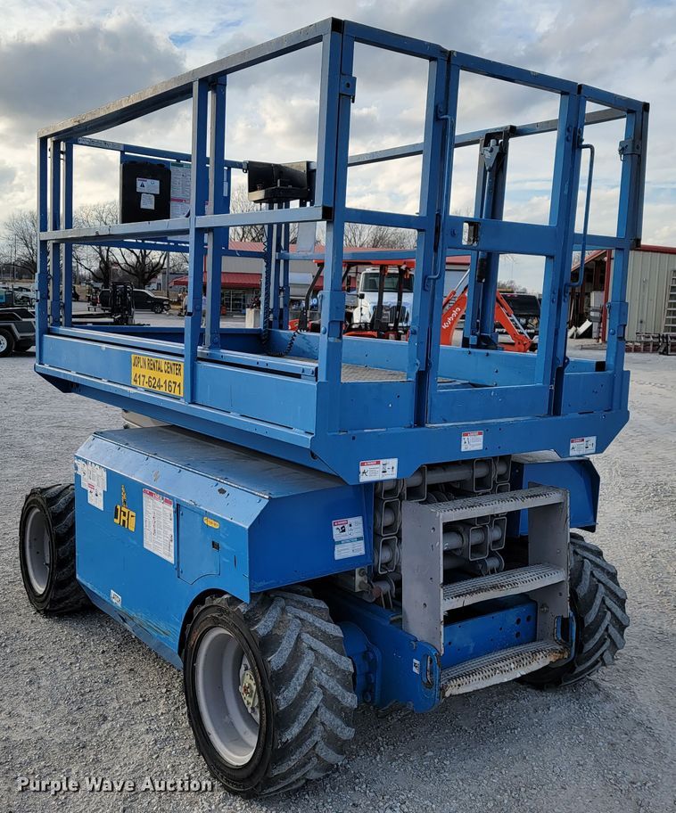 image for item KN9578 2006 Genie 2668 RT  scissor lift