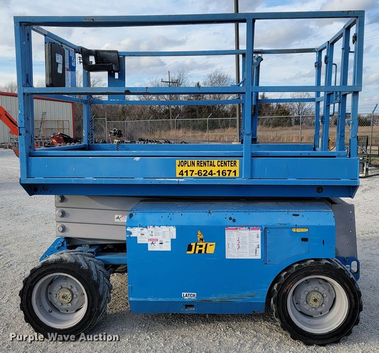 image for item KN9578 2006 Genie 2668 RT  scissor lift