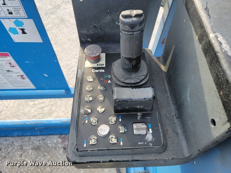 image for item KN9578 2006 Genie 2668 RT  scissor lift