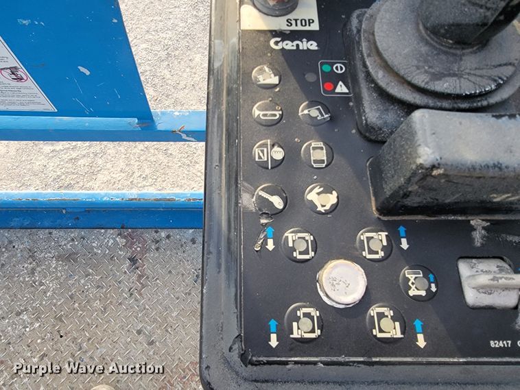 image for item KN9578 2006 Genie 2668 RT  scissor lift