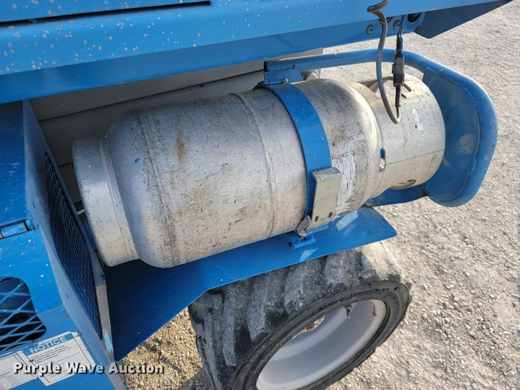 image for item KN9578 2006 Genie 2668 RT  scissor lift