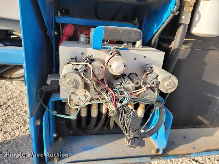 image for item KN9578 2006 Genie 2668 RT  scissor lift