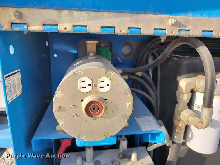 image for item KN9578 2006 Genie 2668 RT  scissor lift