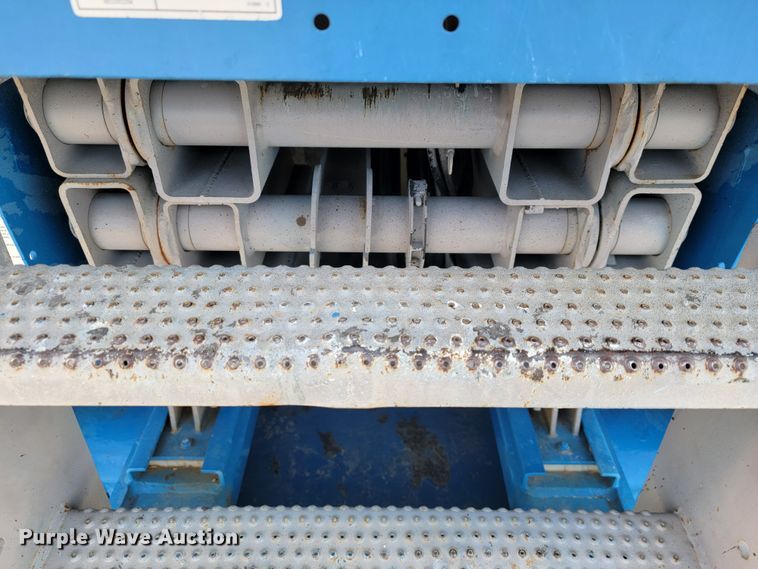 image for item KN9578 2006 Genie 2668 RT  scissor lift