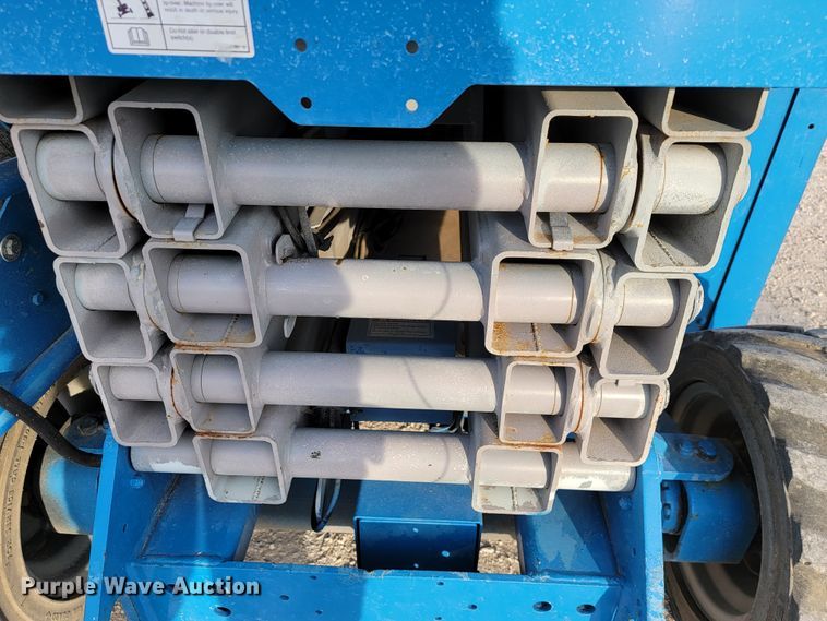 image for item KN9578 2006 Genie 2668 RT  scissor lift