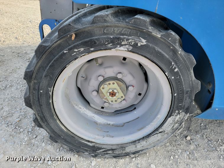 image for item KN9578 2006 Genie 2668 RT  scissor lift