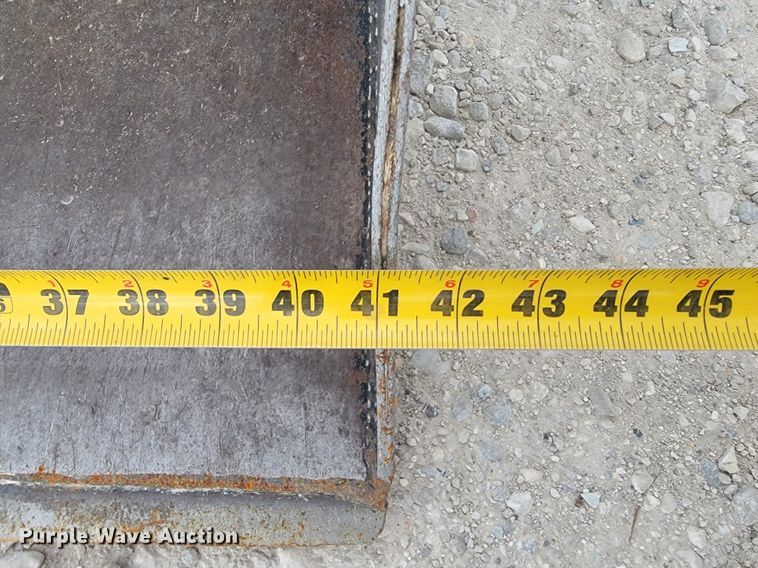 image for item KN9587 2016 Toro TX427  compact utility loader