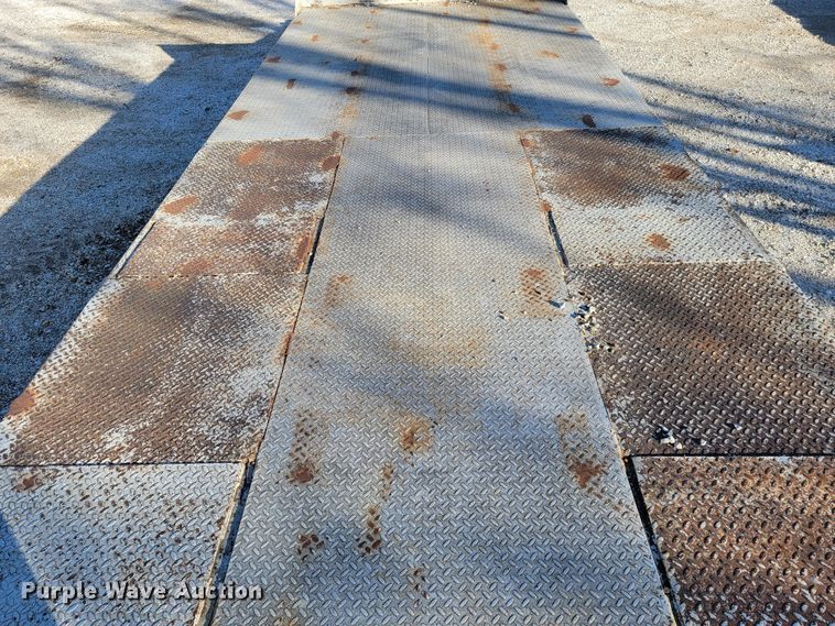 image for item KN9594 1986 Interstate  equipment trailer