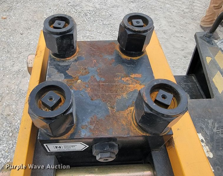image for item KN9613 Montana skid steer post driver