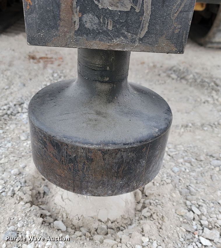 image for item KN9613 Montana skid steer post driver