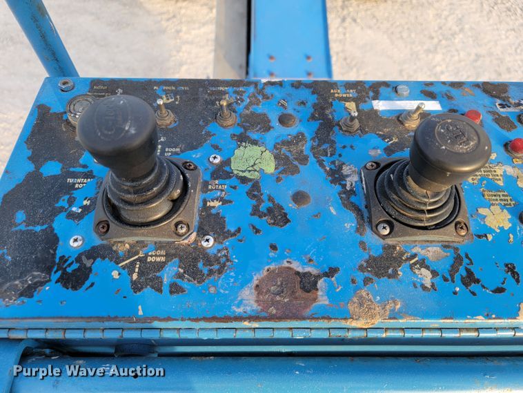 image for item KN9626 2001 Genie S-60  boom lift