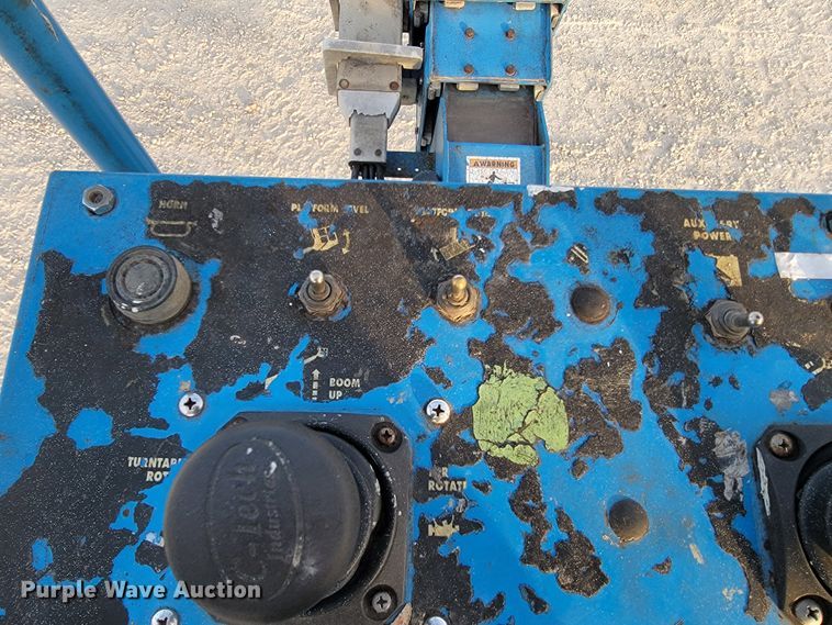 image for item KN9626 2001 Genie S-60  boom lift