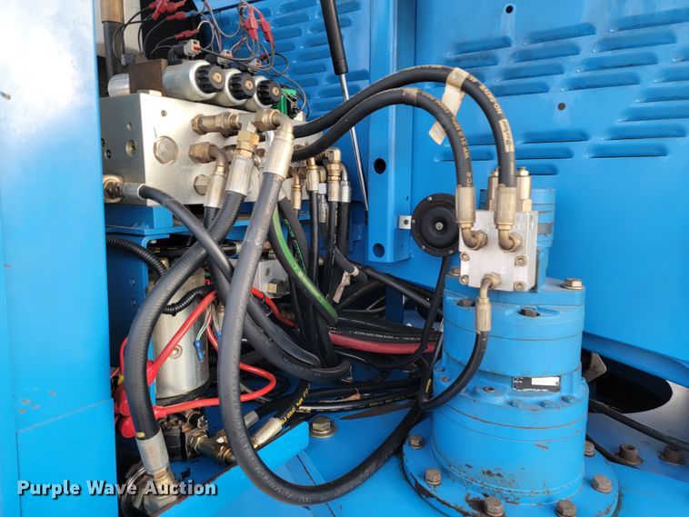 image for item KN9626 2001 Genie S-60  boom lift